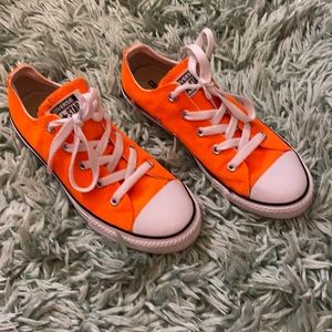 Like new Converse tennis shoes